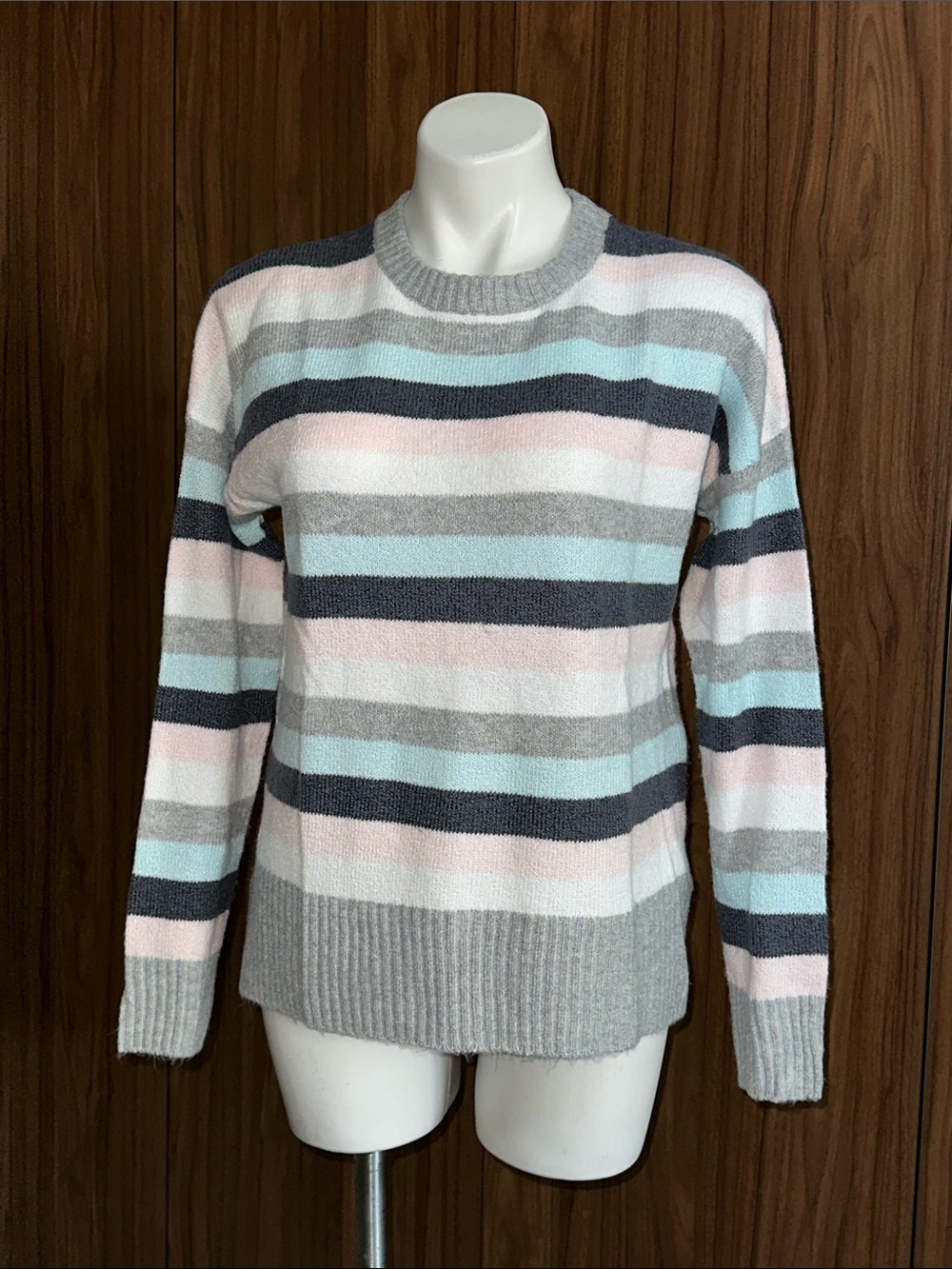 🔥3 FOR $25🔥Time and Tru Pastel Striped Crewneck Sweater size M